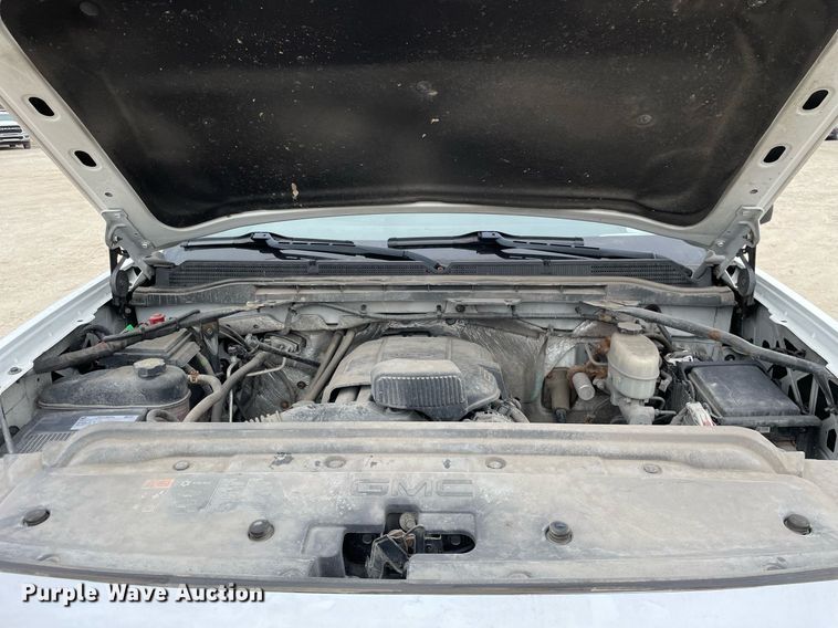 image for item MA9828 2017 GMC Sierra 2500HD  Crew Cab pickup truck