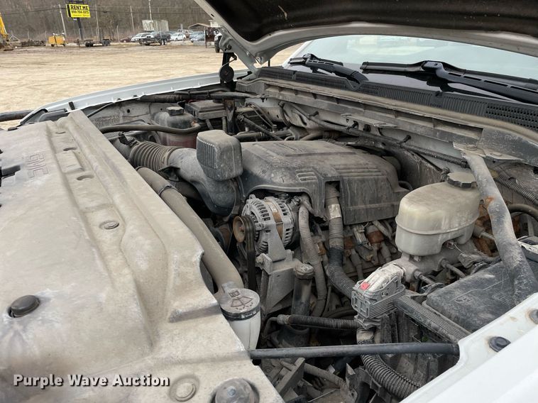 image for item MA9828 2017 GMC Sierra 2500HD  Crew Cab pickup truck