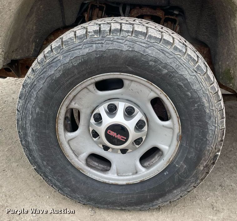 image for item MA9828 2017 GMC Sierra 2500HD  Crew Cab pickup truck