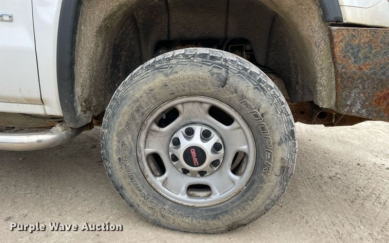 image for item MA9828 2017 GMC Sierra 2500HD  Crew Cab pickup truck