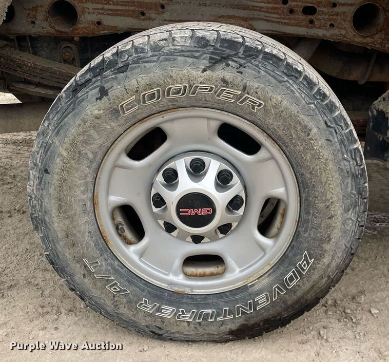 image for item MA9828 2017 GMC Sierra 2500HD  Crew Cab pickup truck