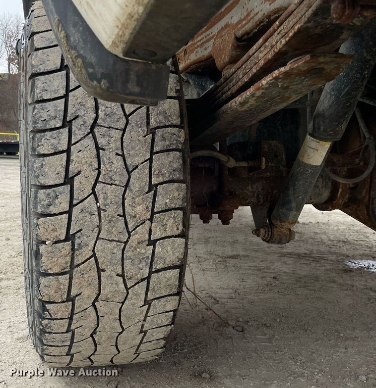 image for item MA9828 2017 GMC Sierra 2500HD  Crew Cab pickup truck