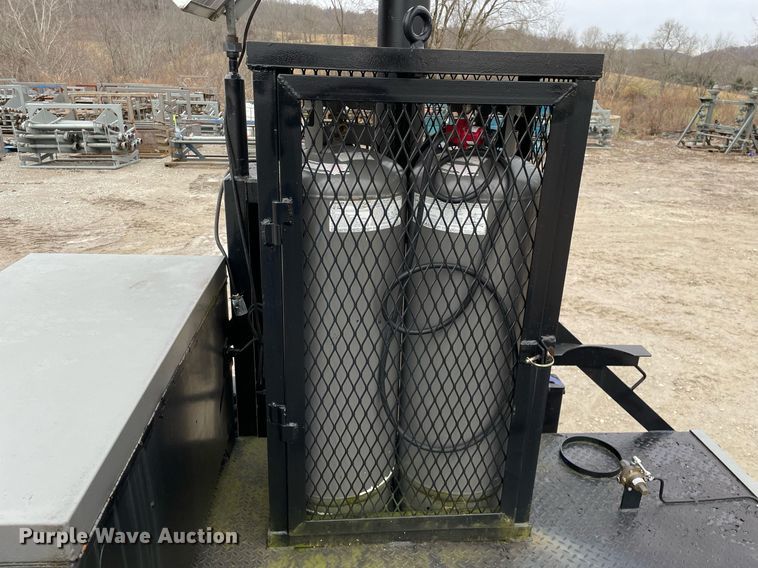 image for item MA9841 2014 Gooseneck  flare stack trailer