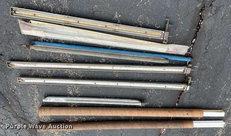 image for item MA9853 (5) manometers