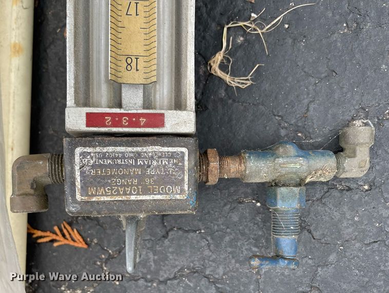 image for item MA9853 (5) manometers