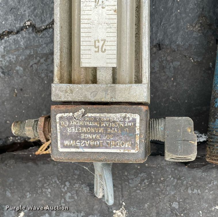 image for item MA9853 (5) manometers