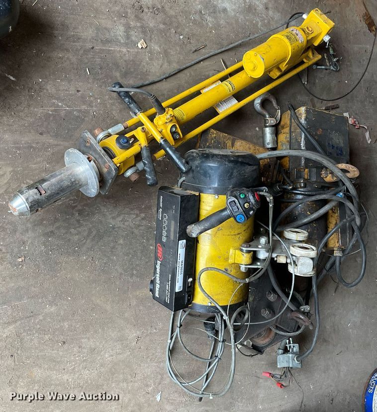 image for item MA9855 Hoists