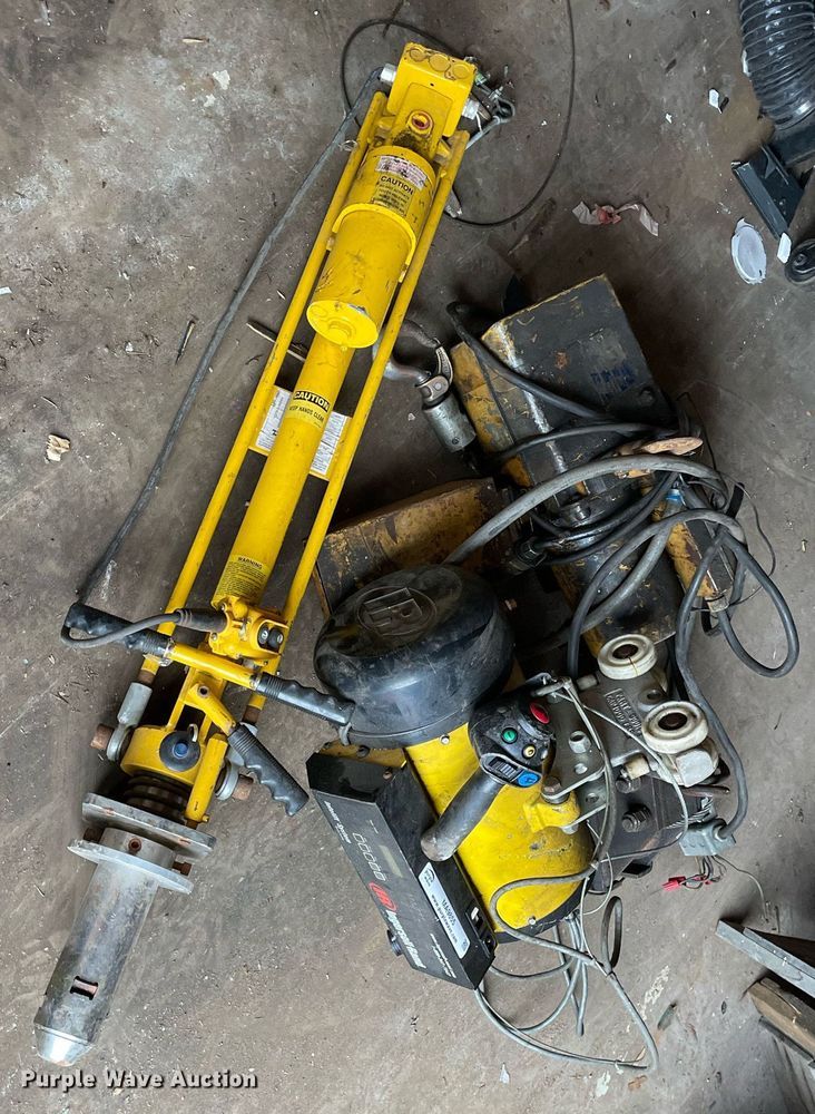 image for item MA9855 Hoists