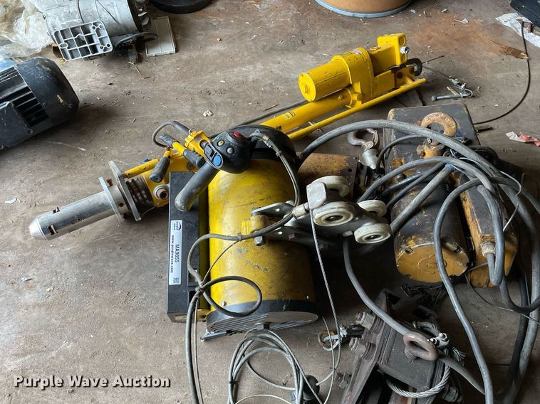 image for item MA9855 Hoists