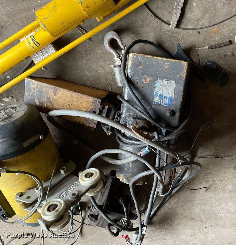 image for item MA9855 Hoists