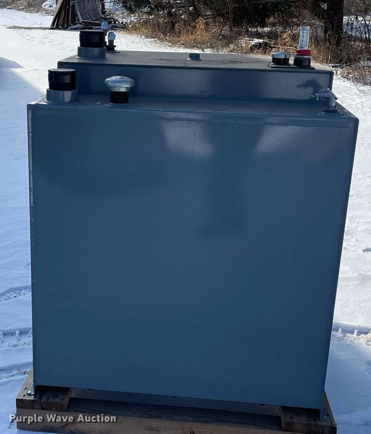 image for item MA9864 2018 Tramont  fuel tank