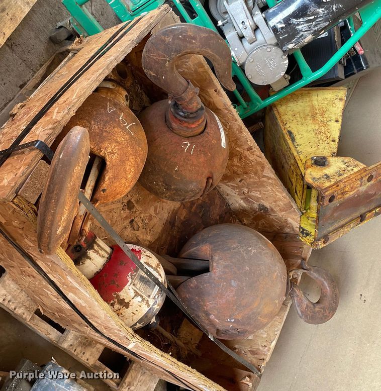 image for item MA9877 (4) crane hooks