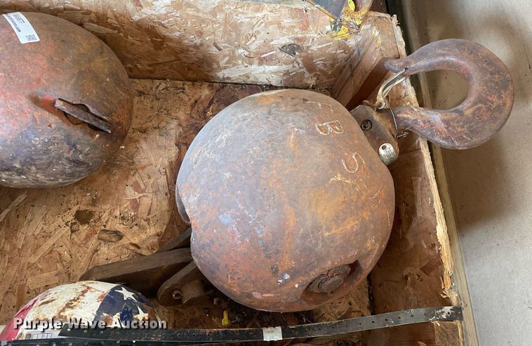 image for item MA9877 (4) crane hooks