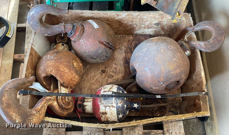 image for item MA9877 (4) crane hooks