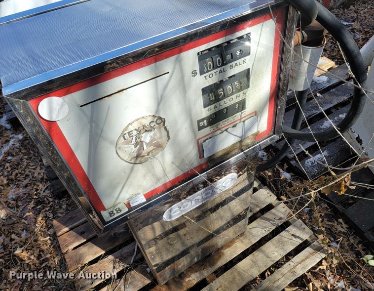 image for item MH9721 Approximately 6 fuel pumps
