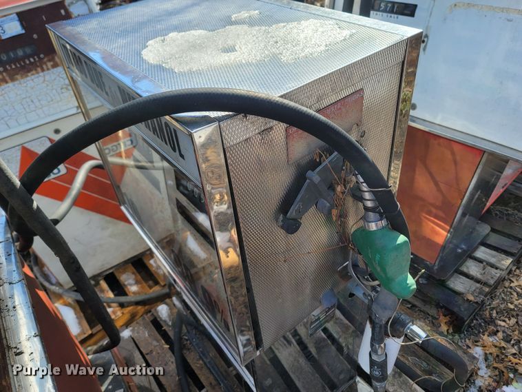 image for item MH9721 Approximately 6 fuel pumps