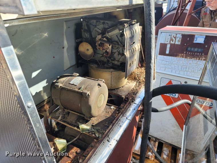 image for item MH9721 Approximately 6 fuel pumps