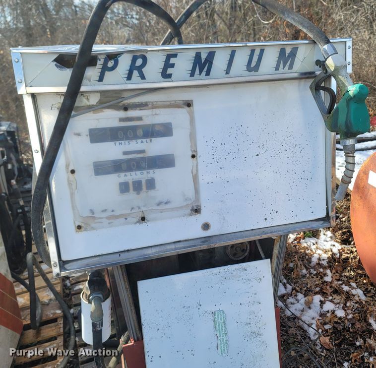 image for item MH9721 Approximately 6 fuel pumps