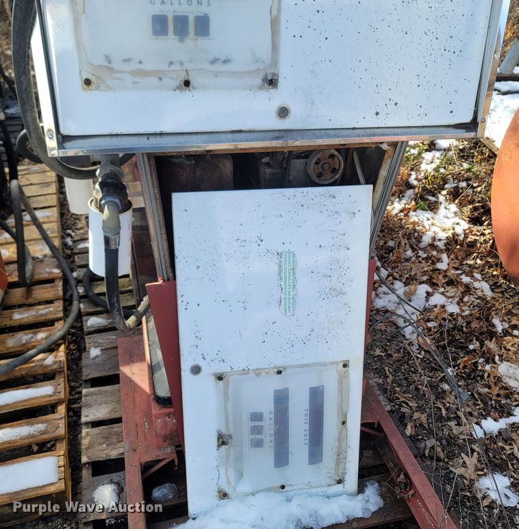 image for item MH9721 Approximately 6 fuel pumps