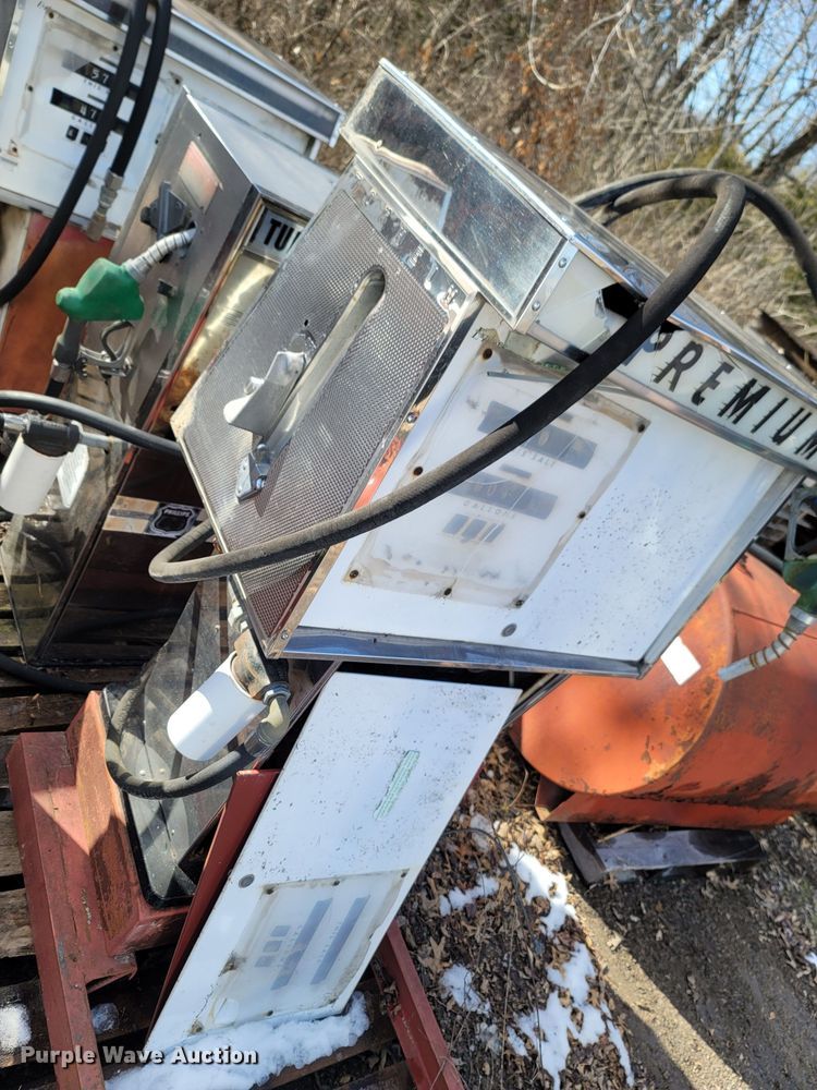 image for item MH9721 Approximately 6 fuel pumps