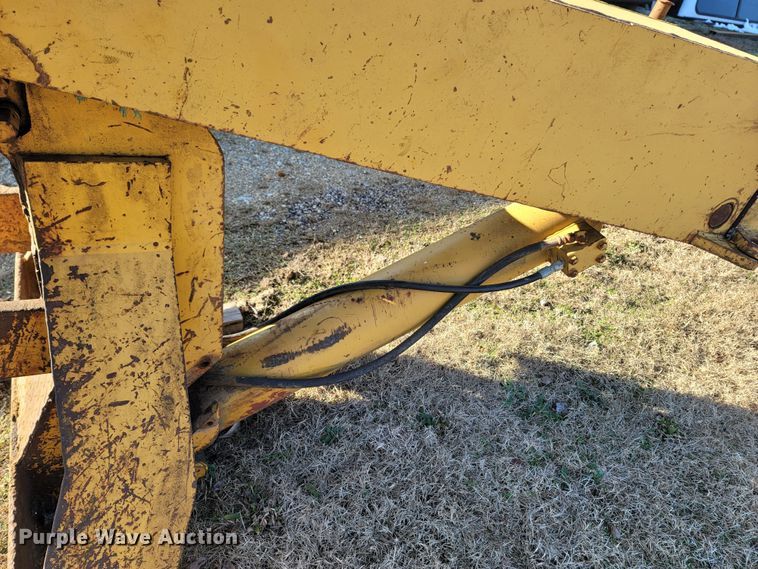 image for item MH9727 Caterpillar  pipelayer boom