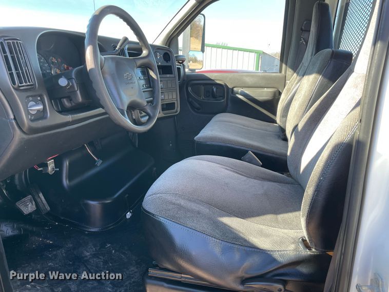 image for item MI9739 2006 Chevrolet C5500  flatbed truck