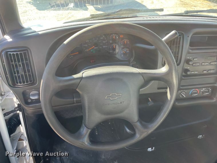 image for item MI9739 2006 Chevrolet C5500  flatbed truck