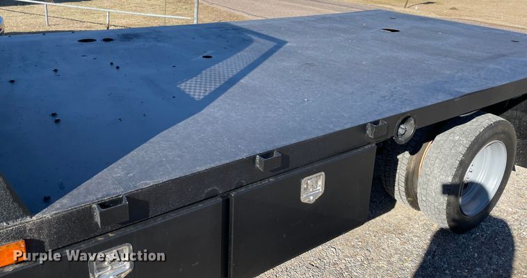 image for item MI9739 2006 Chevrolet C5500  flatbed truck