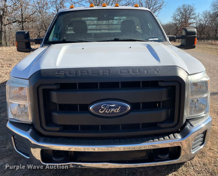 image for item MI9750 2016 Ford  F350 Super Duty  flatbed pickup truck