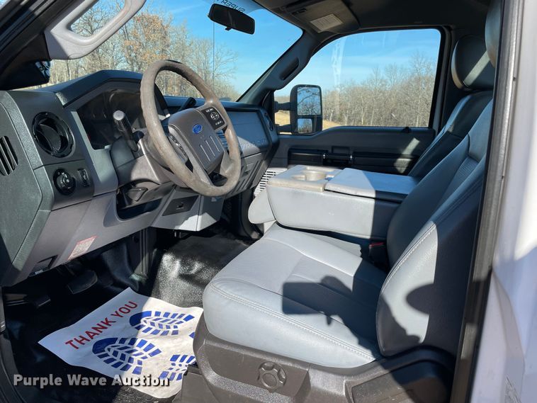 image for item MI9750 2016 Ford  F350 Super Duty  flatbed pickup truck