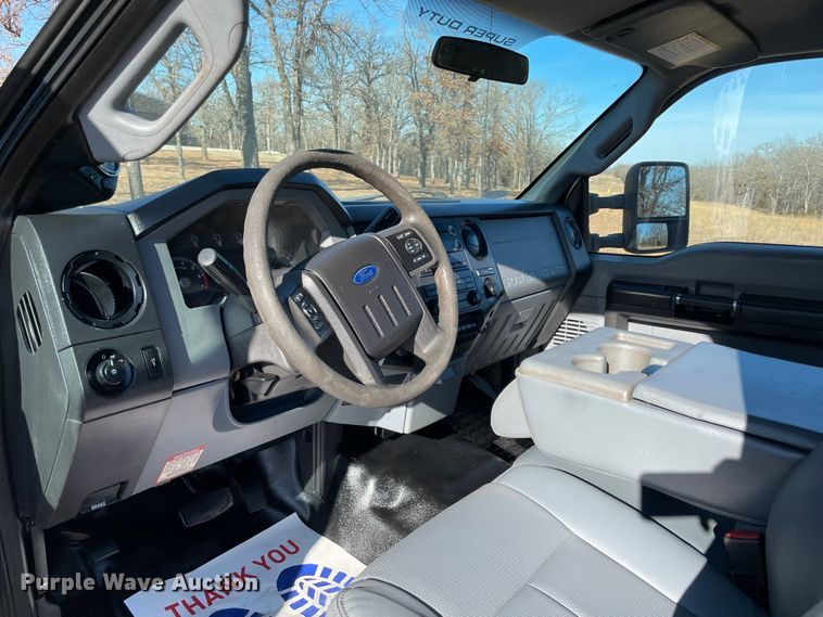 image for item MI9750 2016 Ford  F350 Super Duty  flatbed pickup truck