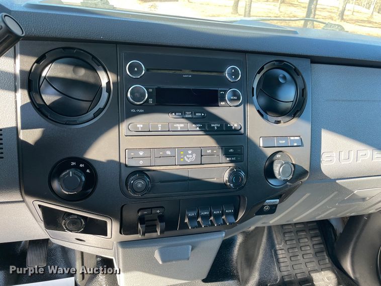 image for item MI9750 2016 Ford  F350 Super Duty  flatbed pickup truck