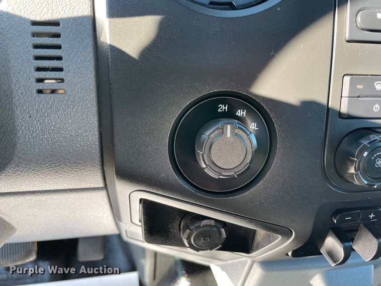 image for item MI9750 2016 Ford  F350 Super Duty  flatbed pickup truck