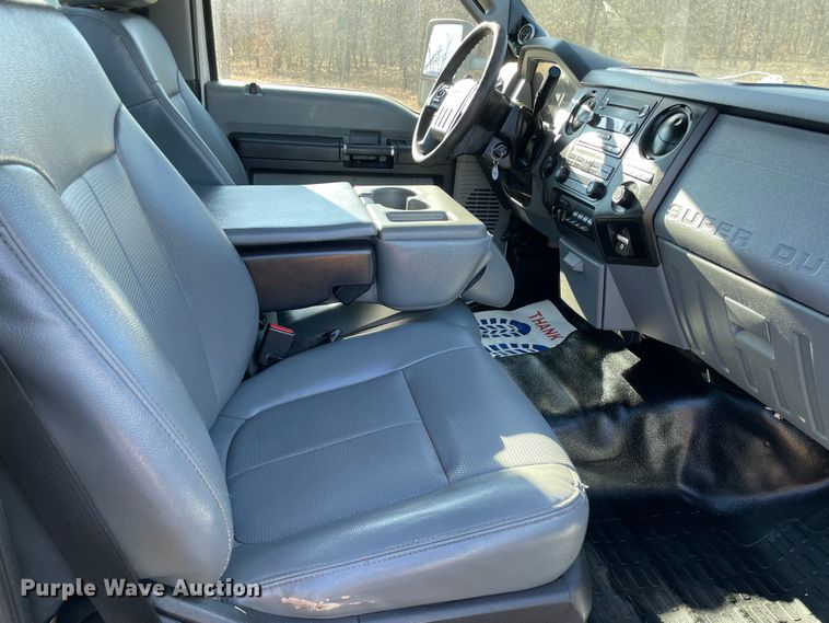 image for item MI9750 2016 Ford  F350 Super Duty  flatbed pickup truck