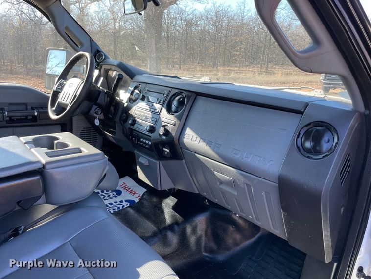 image for item MI9750 2016 Ford  F350 Super Duty  flatbed pickup truck