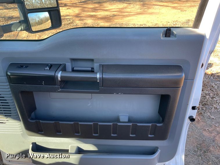 image for item MI9750 2016 Ford  F350 Super Duty  flatbed pickup truck