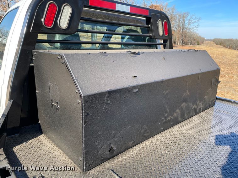 image for item MI9750 2016 Ford  F350 Super Duty  flatbed pickup truck