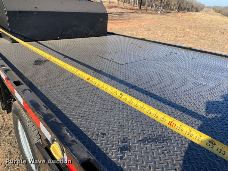 image for item MI9750 2016 Ford  F350 Super Duty  flatbed pickup truck