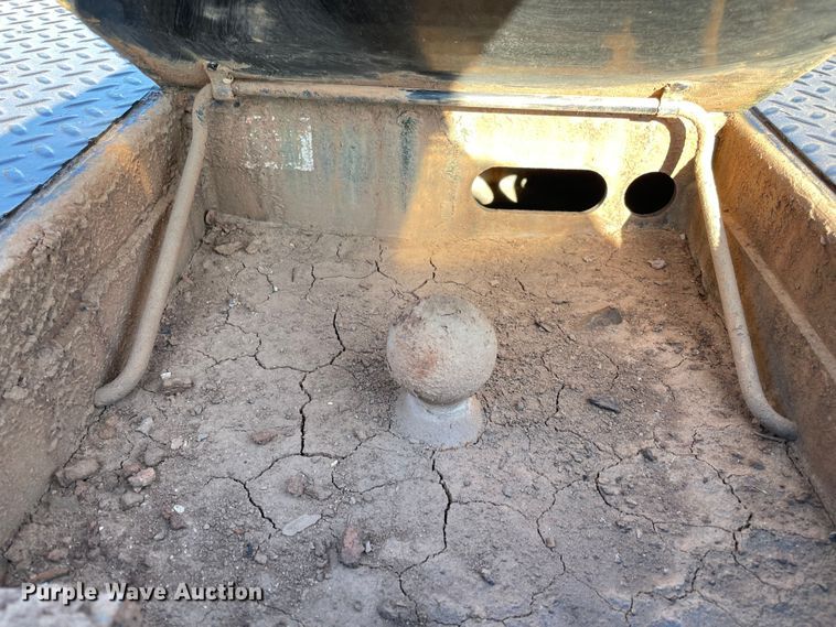 image for item MI9750 2016 Ford  F350 Super Duty  flatbed pickup truck