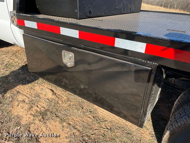 image for item MI9750 2016 Ford  F350 Super Duty  flatbed pickup truck