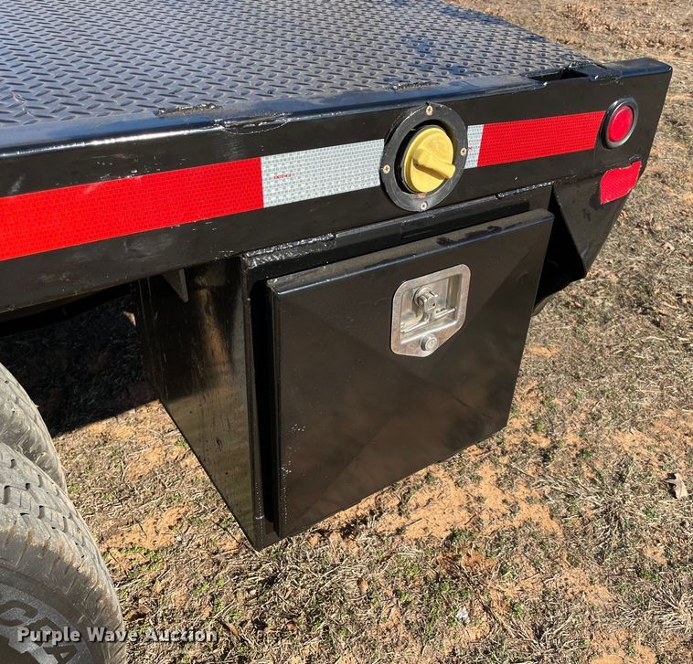 image for item MI9750 2016 Ford  F350 Super Duty  flatbed pickup truck