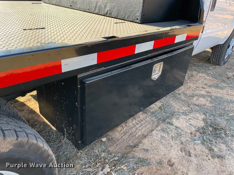 image for item MI9750 2016 Ford  F350 Super Duty  flatbed pickup truck