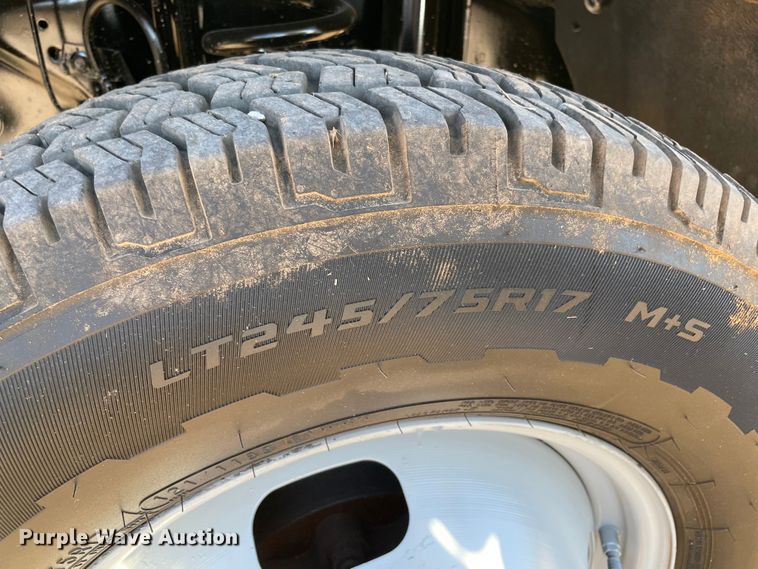 image for item MI9750 2016 Ford  F350 Super Duty  flatbed pickup truck