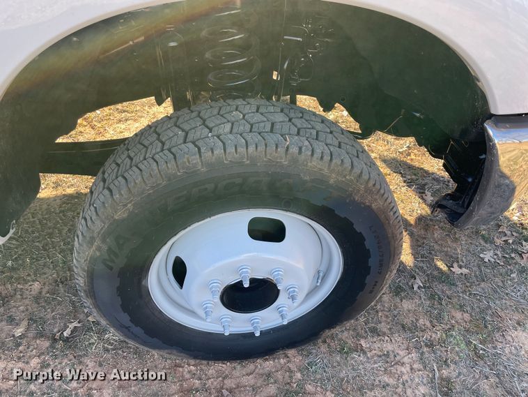 image for item MI9750 2016 Ford  F350 Super Duty  flatbed pickup truck