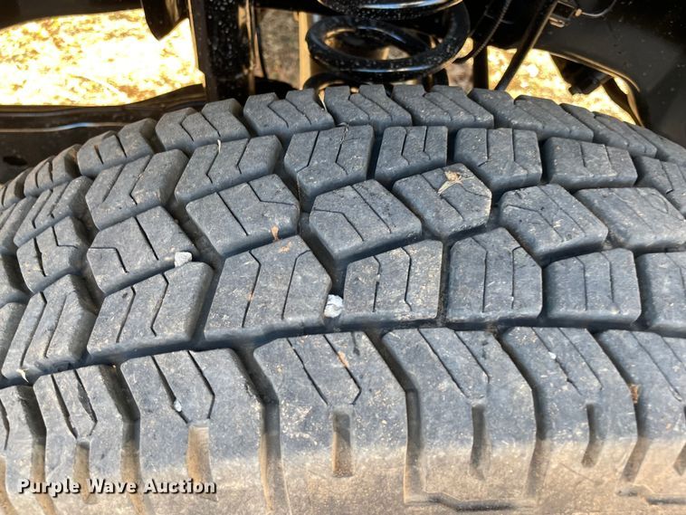 image for item MI9750 2016 Ford  F350 Super Duty  flatbed pickup truck