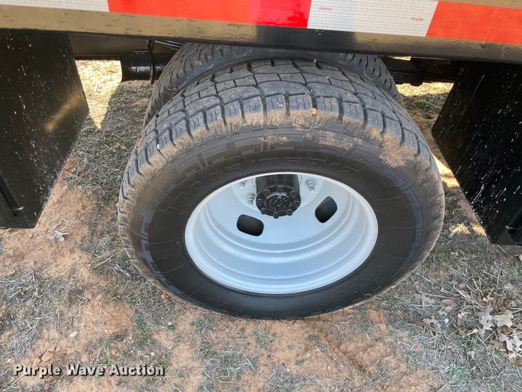 image for item MI9750 2016 Ford  F350 Super Duty  flatbed pickup truck