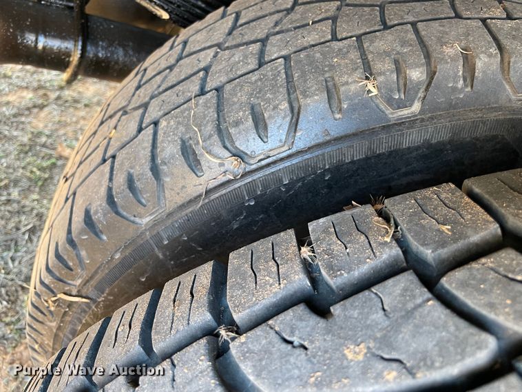 image for item MI9750 2016 Ford  F350 Super Duty  flatbed pickup truck