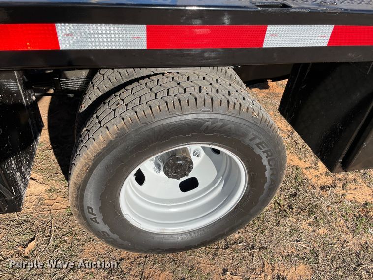 image for item MI9750 2016 Ford  F350 Super Duty  flatbed pickup truck