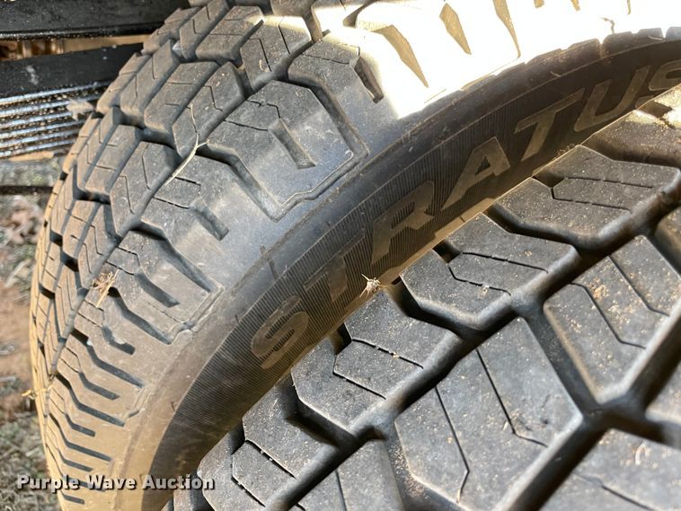 image for item MI9750 2016 Ford  F350 Super Duty  flatbed pickup truck