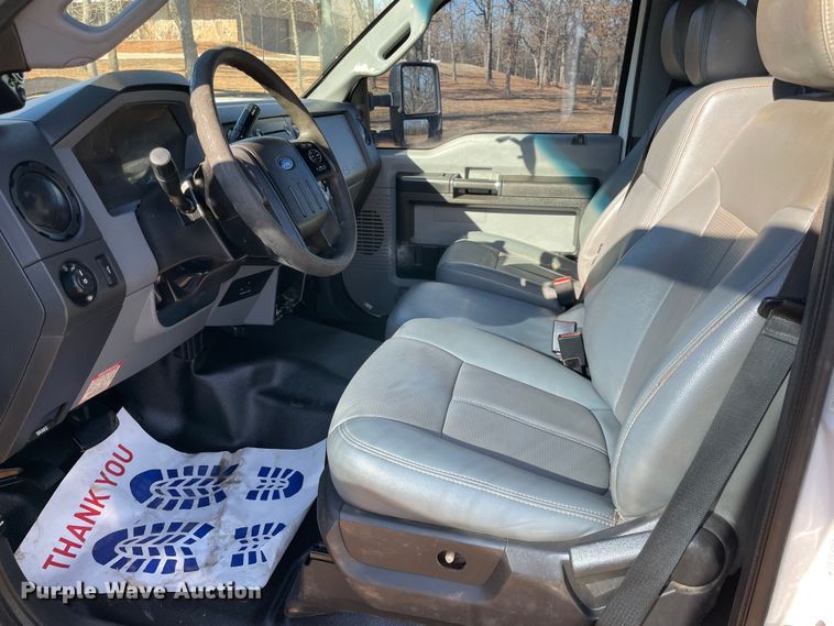 image for item MI9751 2016 Ford  F350 Super Duty  flatbed pickup truck